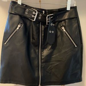 >>fun + funky closet clean out y’all! 🪩dresses, tops, and bottoms s, m, and l